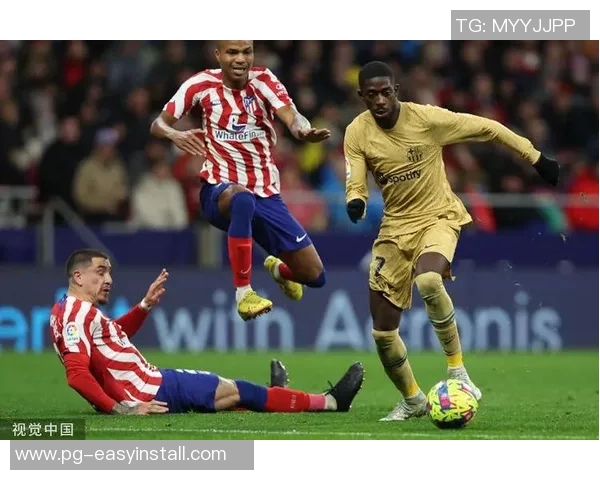 足总杯激战巴萨逆转拜仁红牌事件引发全场热议与争议